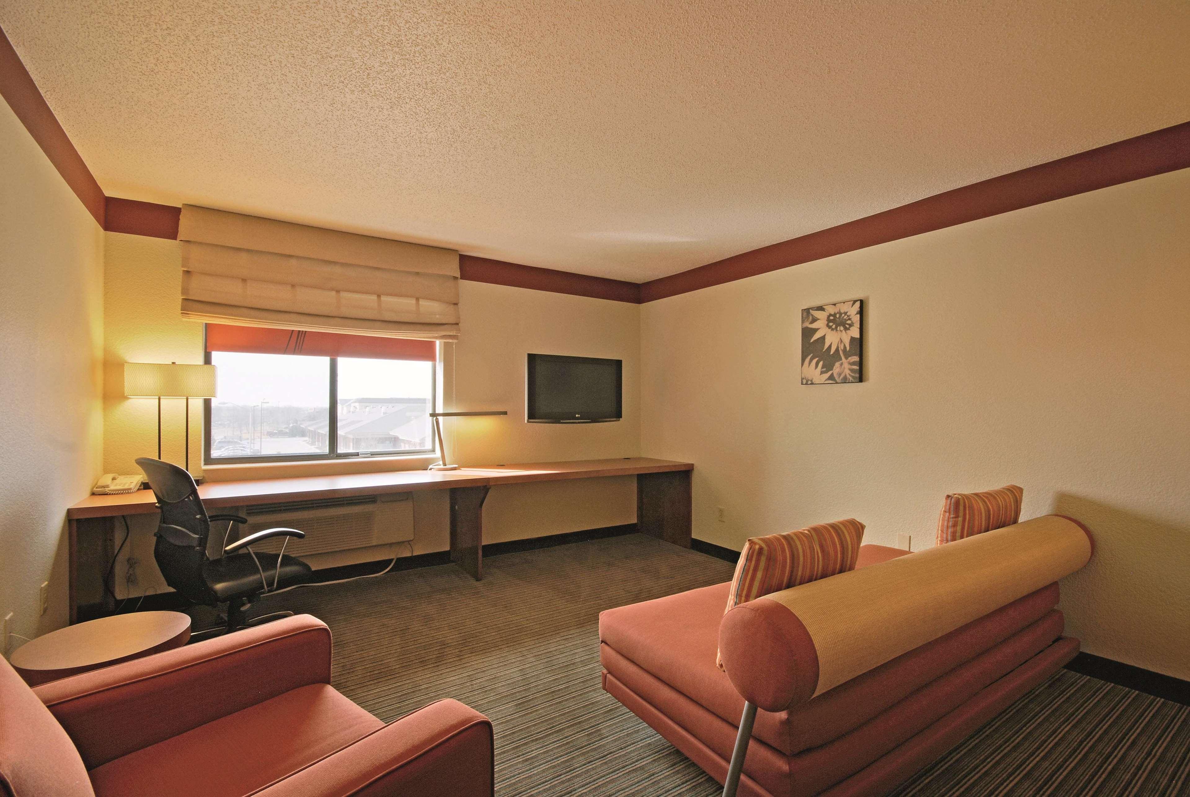 La Quinta By Wyndham Chicago Tinley Park Hotel Exterior photo