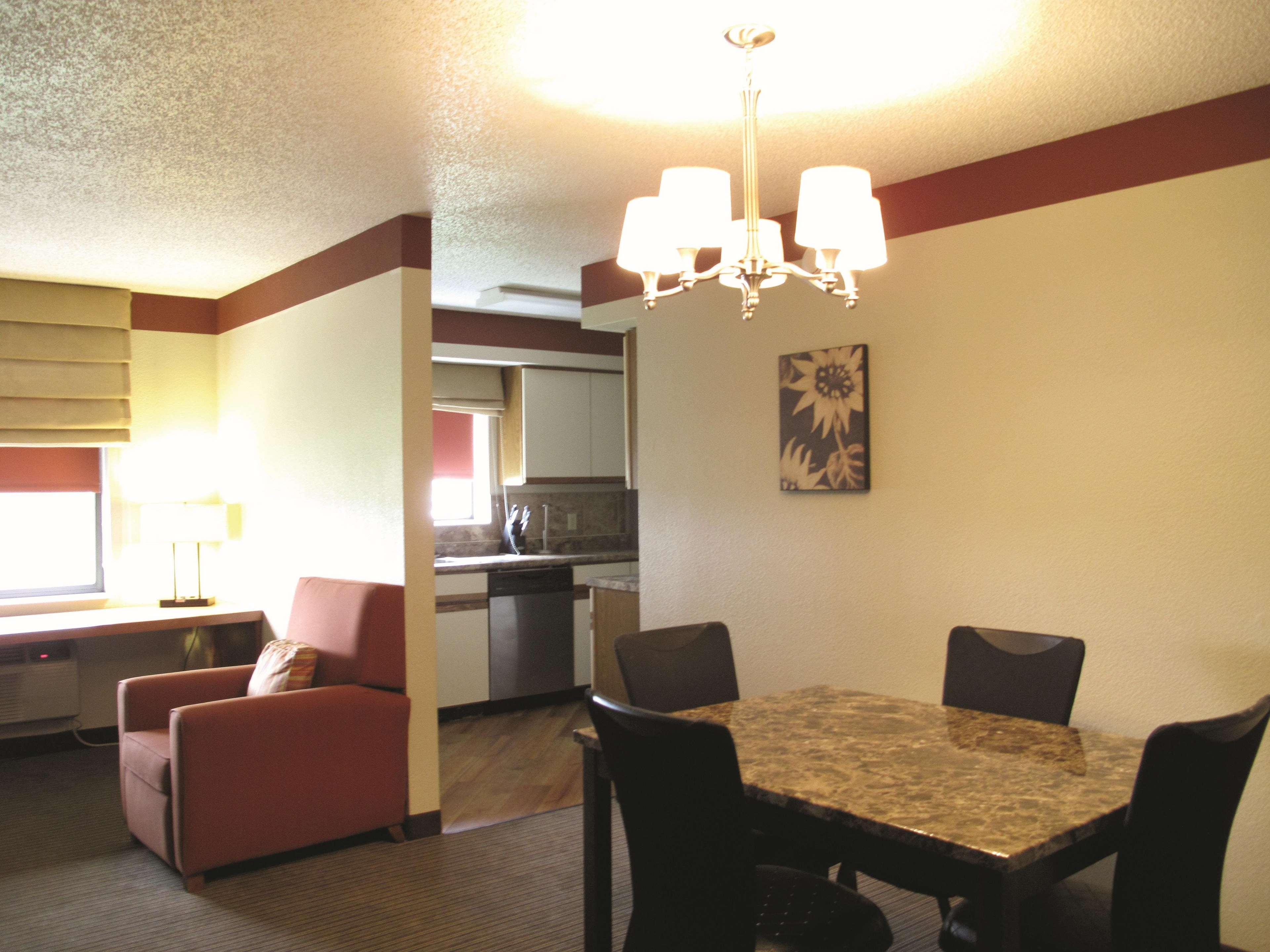 La Quinta By Wyndham Chicago Tinley Park Hotel Exterior photo