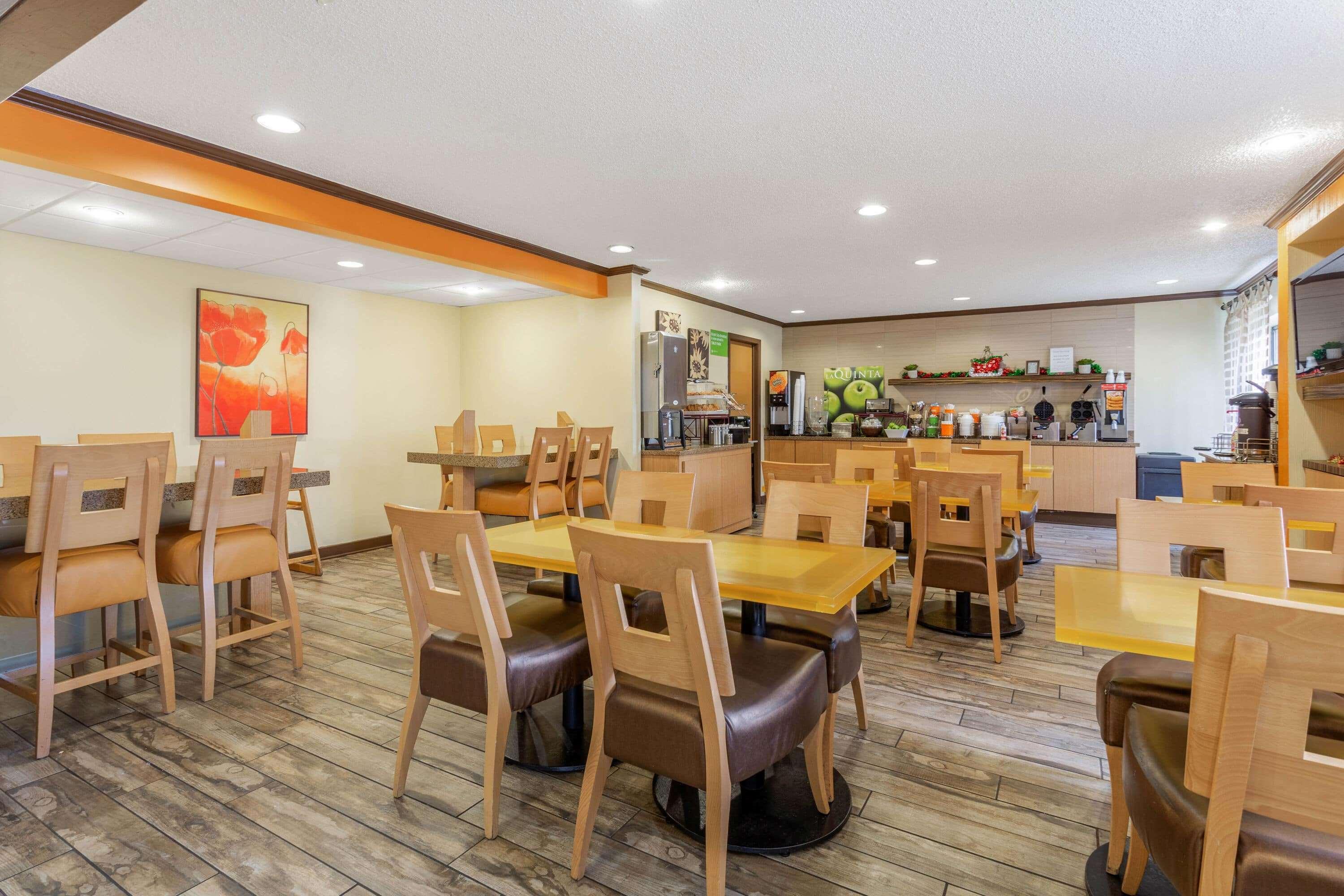 La Quinta By Wyndham Chicago Tinley Park Hotel Exterior photo